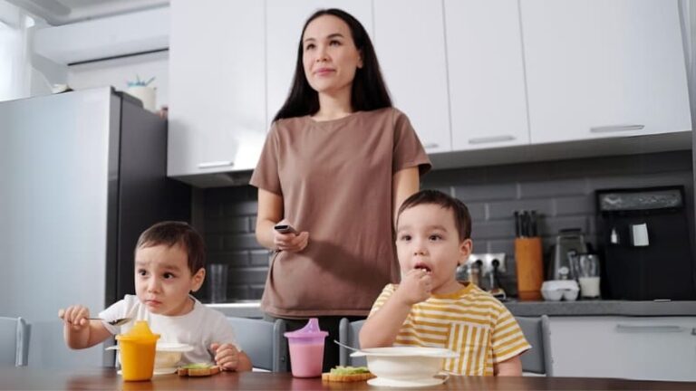 テレビやスマホを見ながらの食事は子供にとって害があるのでしょうか