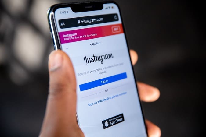 スマートフォン上の「Instagramアプリ」
